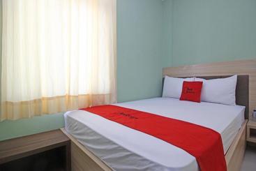 هتل Reddoorz Near Solo Balapan Station