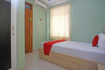 هتل Reddoorz Near Solo Balapan Station