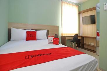هتل Reddoorz Near Solo Balapan Station