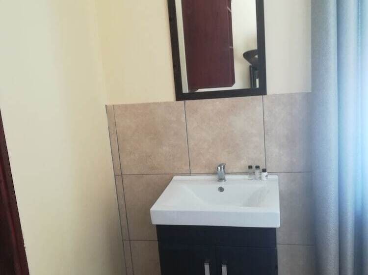 צימר The Moon And Sixpence Garden Guest House