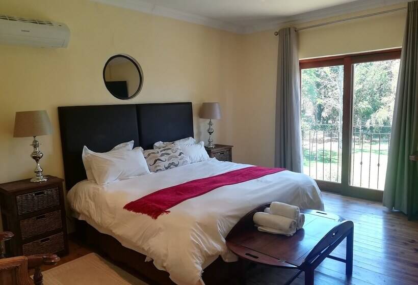 צימר The Moon And Sixpence Garden Guest House