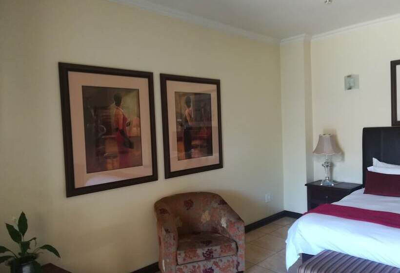 צימר The Moon And Sixpence Garden Guest House