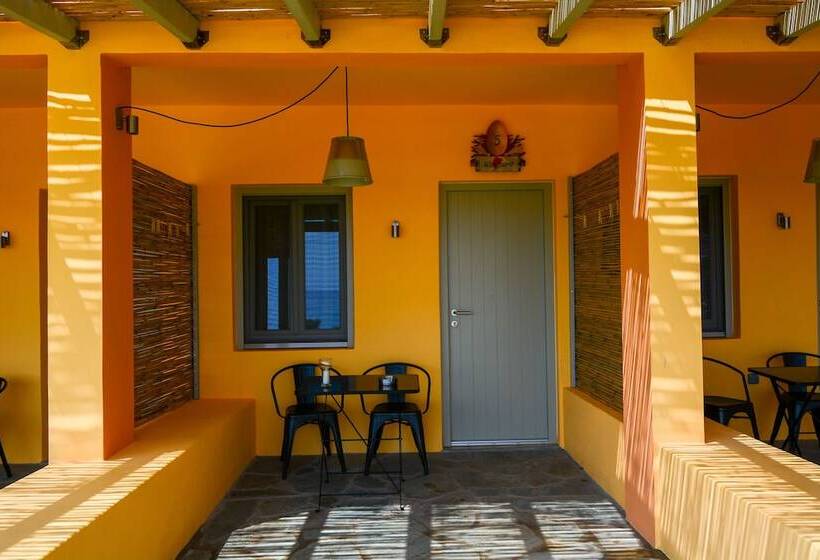 Rooster Guesthouse Rooms