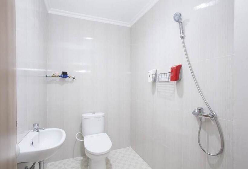پانسیون Reddoorz @ Genteng Surabaya