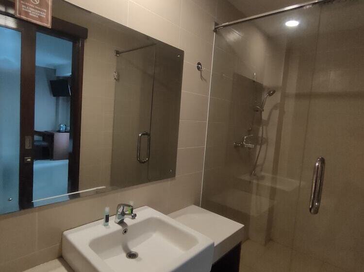 تختخواب و صبحانه Votel Viure Hotel Jogjakarta