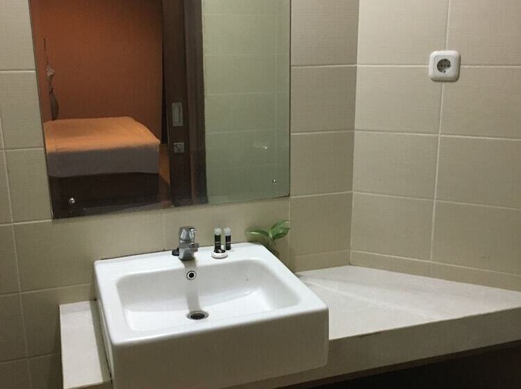 تختخواب و صبحانه Votel Viure Hotel Jogjakarta