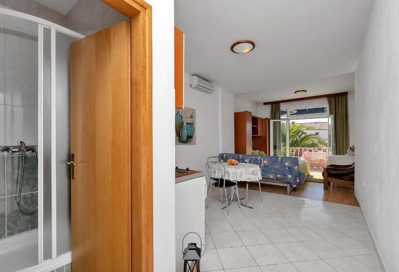 پانسیون Apartments Dany