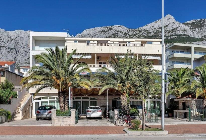 پانسیون Apartments Dany