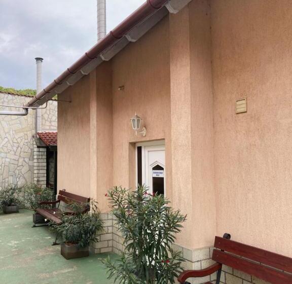 פנסיון Bor Bazilika Vendégház