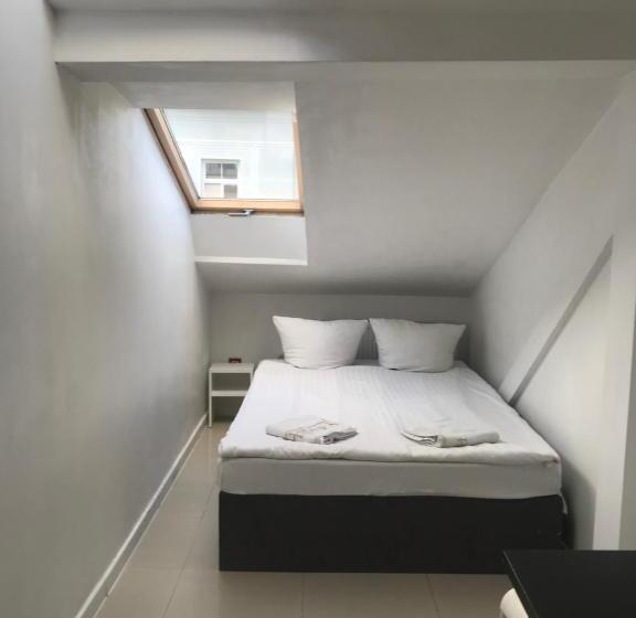 پانسیون Hoża Apartments And Rooms