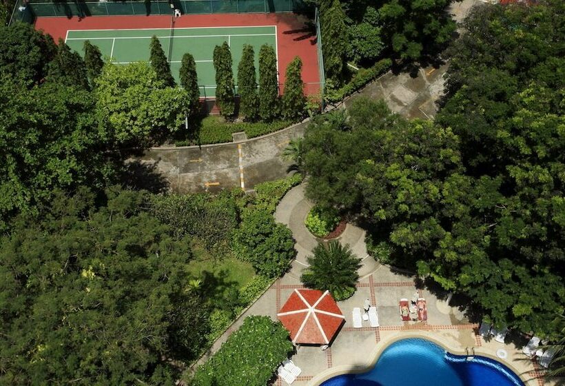 هتل Waterfront Suites Phuket By Centara