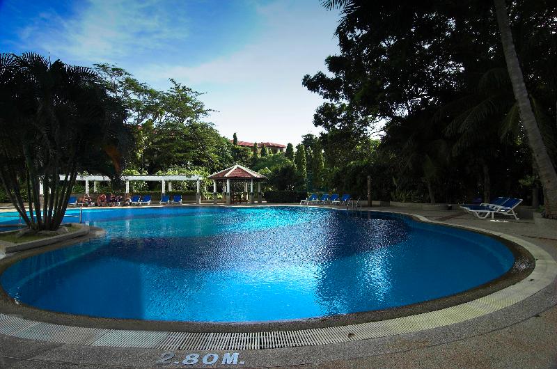 هتل Waterfront Suites Phuket By Centara