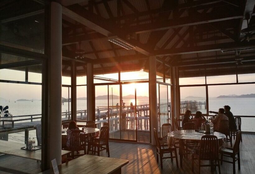 Jansom Beach Resort