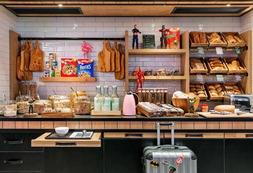 هتل Moxy Warsaw Praga