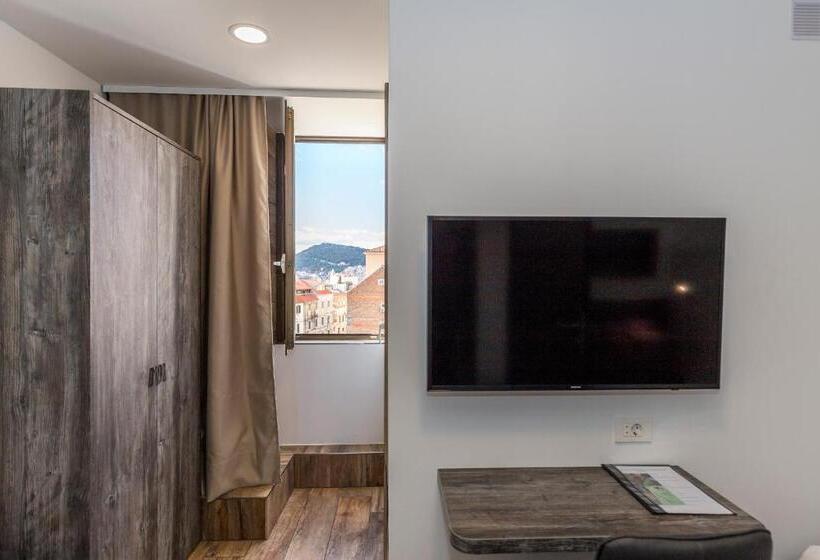 پانسیون Apinelo Tower Rooms