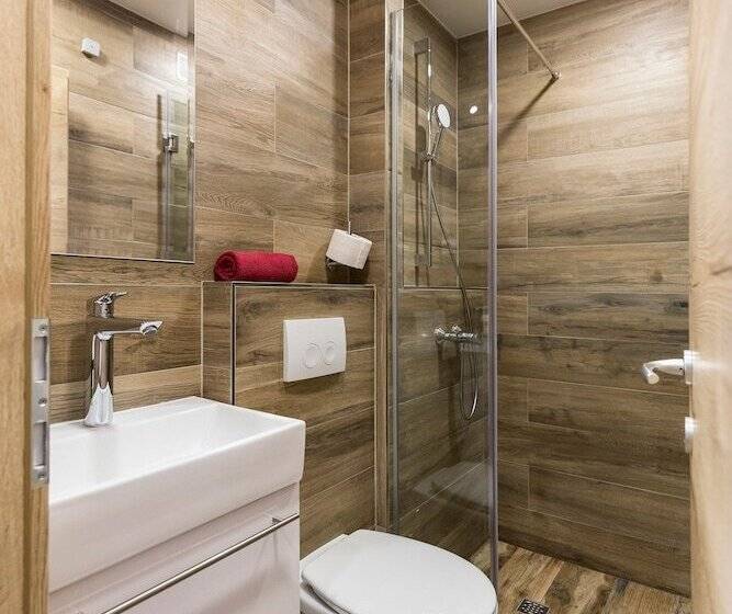 پانسیون Apinelo Tower Rooms