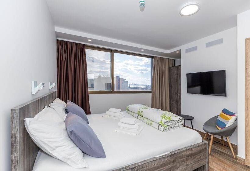 پانسیون Apinelo Tower Rooms