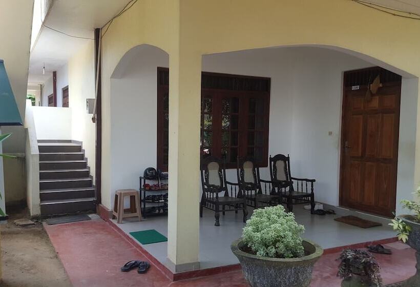 住宿加早餐  Kavindi Villa Aluthgama