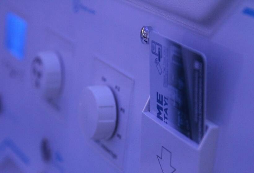 هاستل Digital Airport