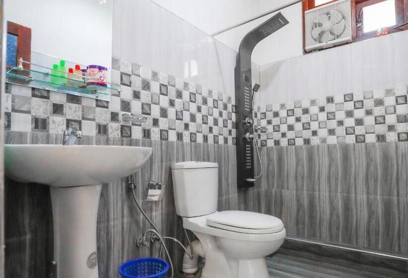 Pensión Zircon Ella