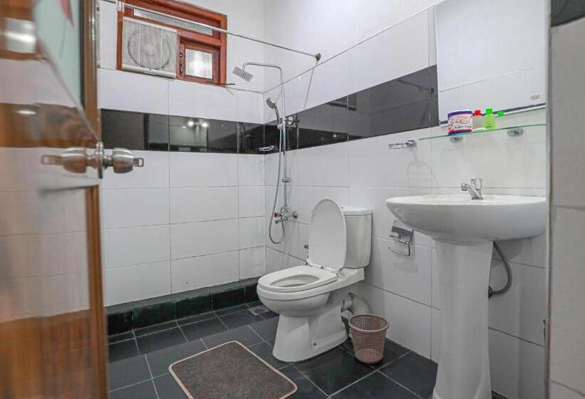 Pensión Zircon Ella