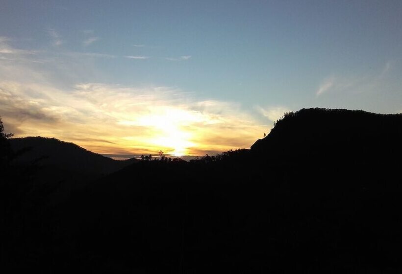 Pensión Zircon Ella