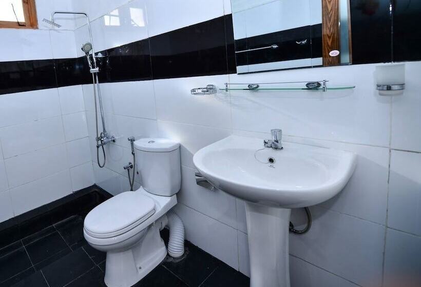 Pensión Zircon Ella