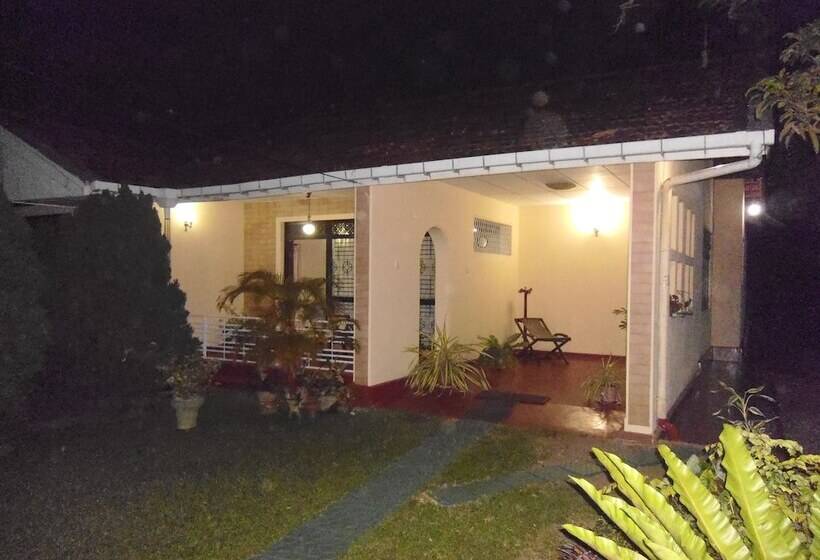 Mama S Villa By Taprobane Hostel