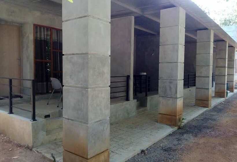 בית מלון כפרי Saliyawewa Cabins