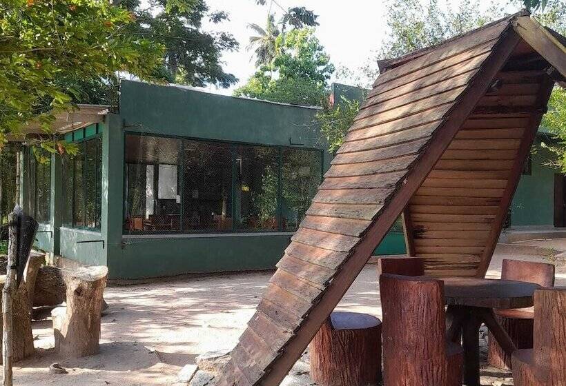 فندق Wilpattu Tree House