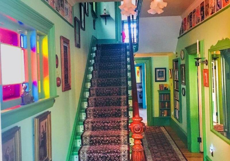 پانسیون Gower Manor Historical Bed & Breakfast