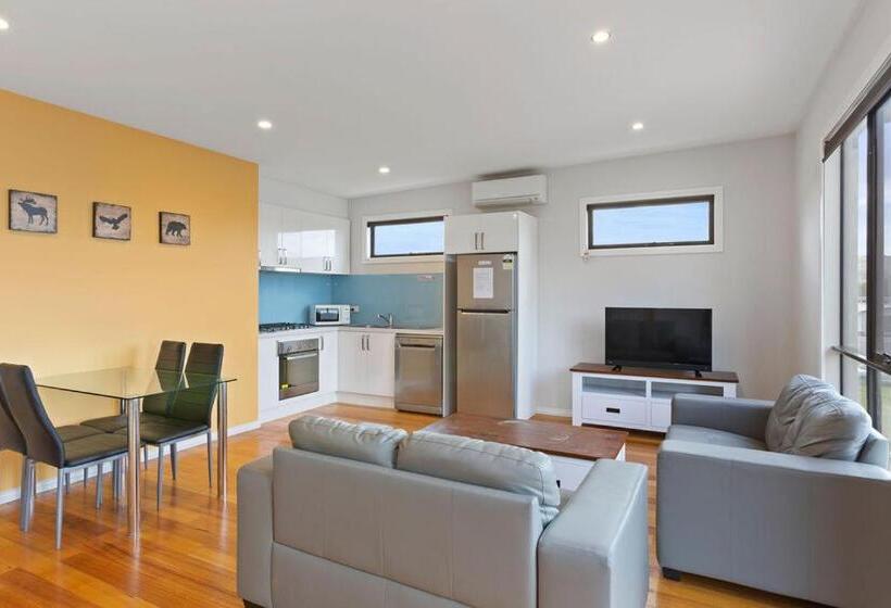 Apollo Bay Seal Apartments