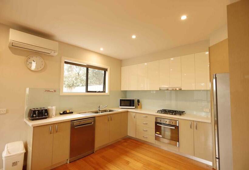 Apollo Bay Seal Apartments