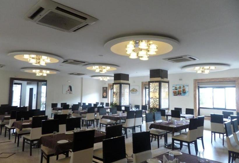בית מלון כפרי Raj Palace