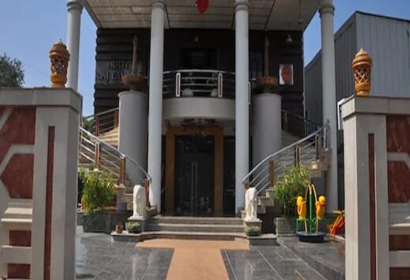 בית מלון כפרי Raj Palace