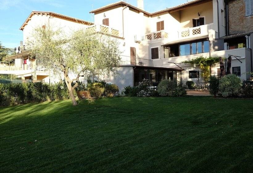 פנסיון La Rocca Guest House & Spa