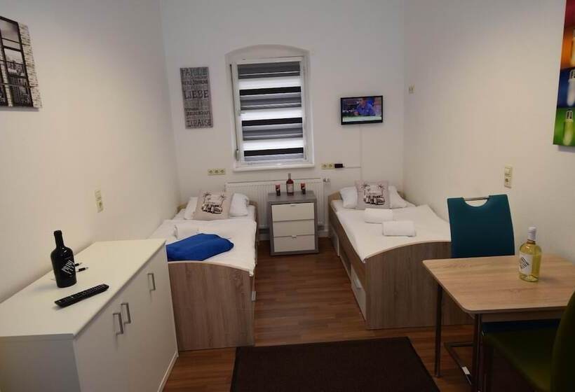 Monteurzimmer Kircheim Unter Teck   Hostel