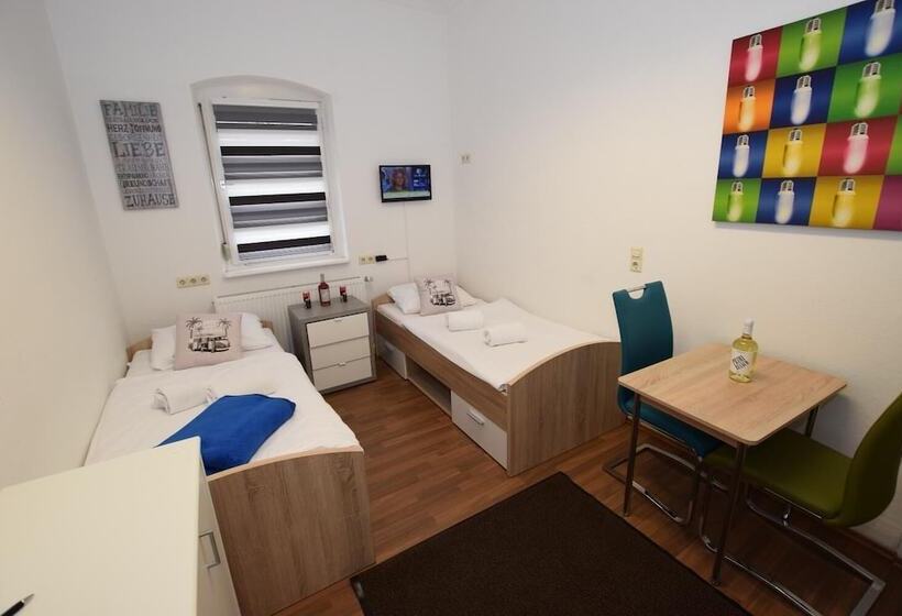 Monteurzimmer Kircheim Unter Teck   Hostel