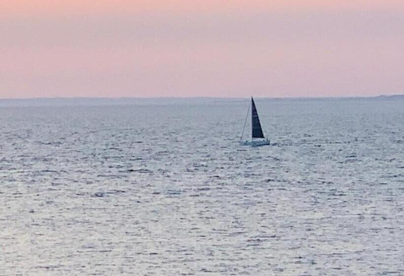 تختخواب و صبحانه Dei Del Mare Extra Luxury