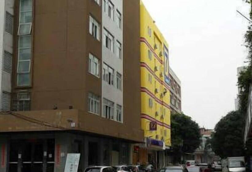 Hotel 7 Days Inn