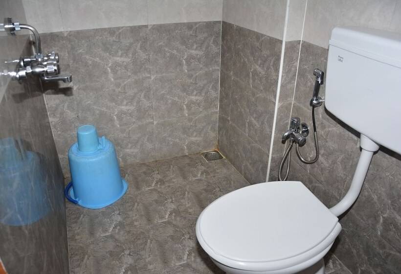 هتل Krish Rooms And Stay