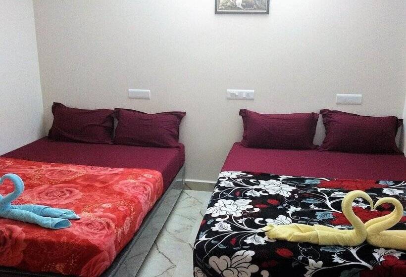 هتل Krish Rooms And Stay