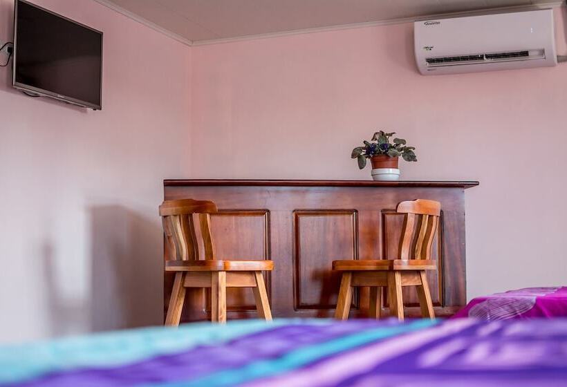 La Cascada   Hostel