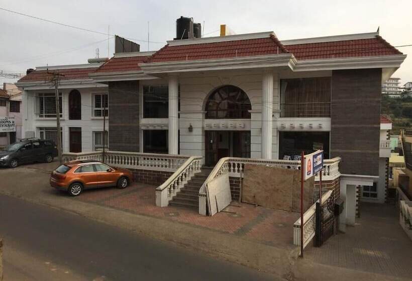 هتل The Majestic Crown