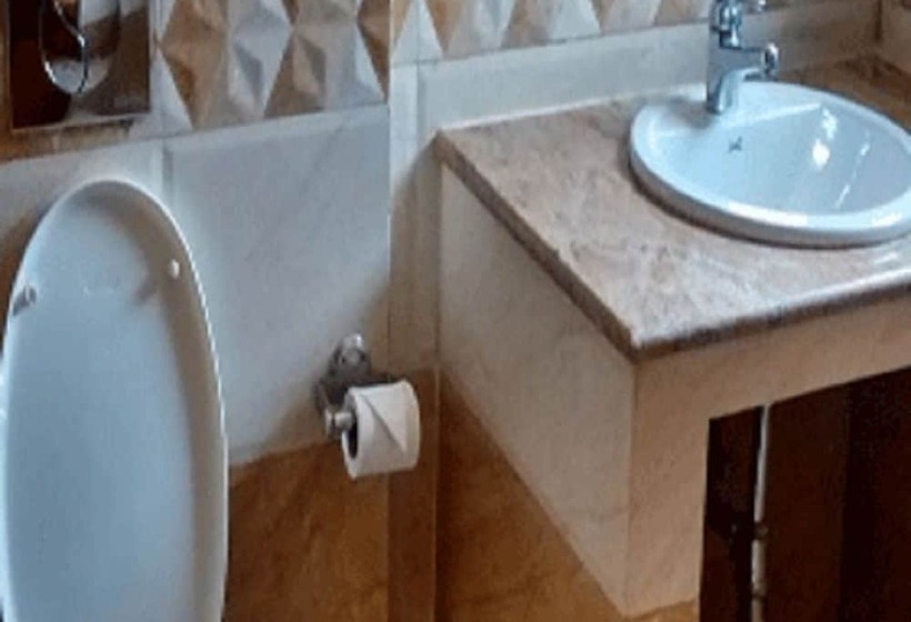 هتل The Majestic Crown