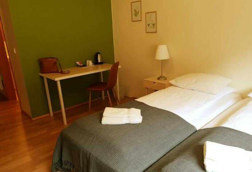 پانسیون Hengifoss Guesthouse