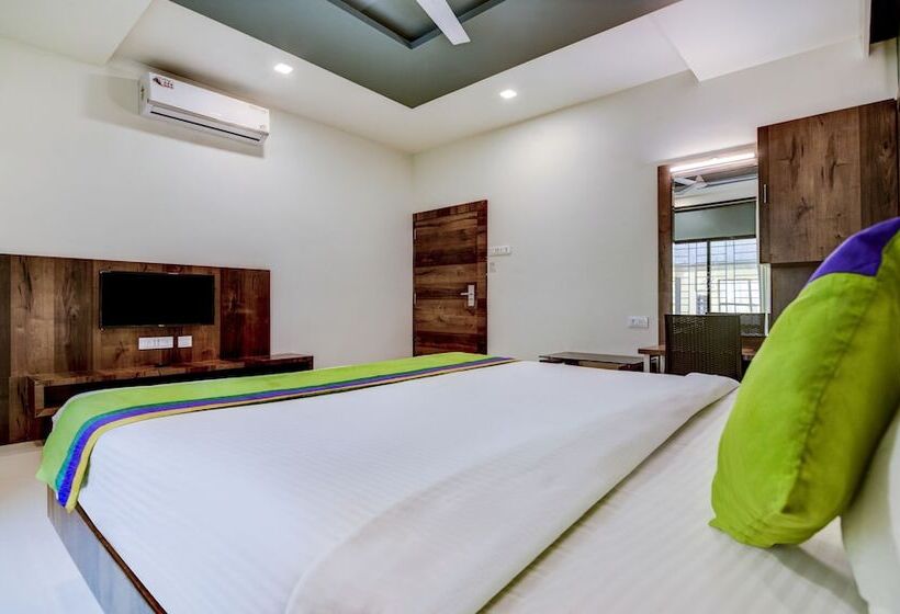 Отель Treebo Shree Sai Suites