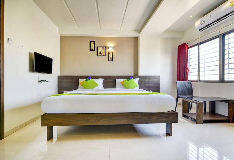 Отель Treebo Shree Sai Suites