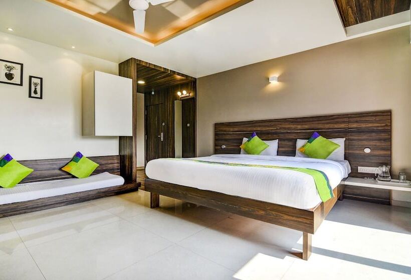 Отель Treebo Shree Sai Suites
