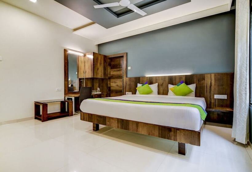 Отель Treebo Shree Sai Suites